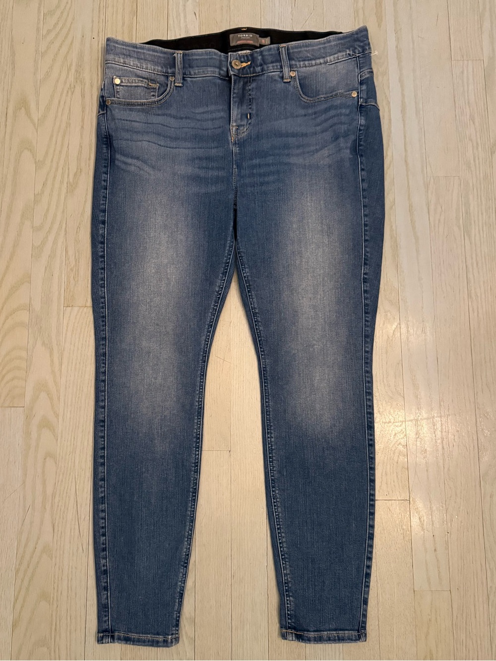 🌸TORRID SKINNY JEANS🌸